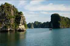 Bild der vielen kleinen Inseln vor der Kste von Vietnam