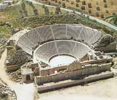 Luftaufnahme des römischen Theaters in Jerash