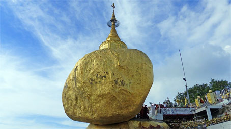 Myanmar gold bemalter Fels
