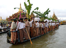 festlich geschmücktes Flussboot, Phaung Daw Oo Fest, Myanmar