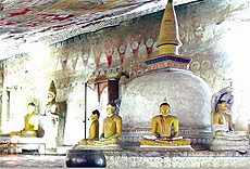 Innenansicht eines buddhistischen Tempels